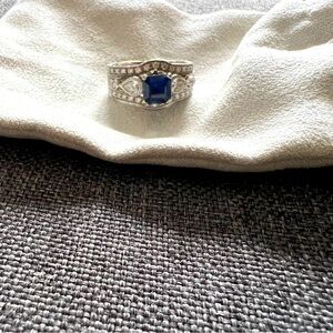 I am selling my engagement ring with wedding bands